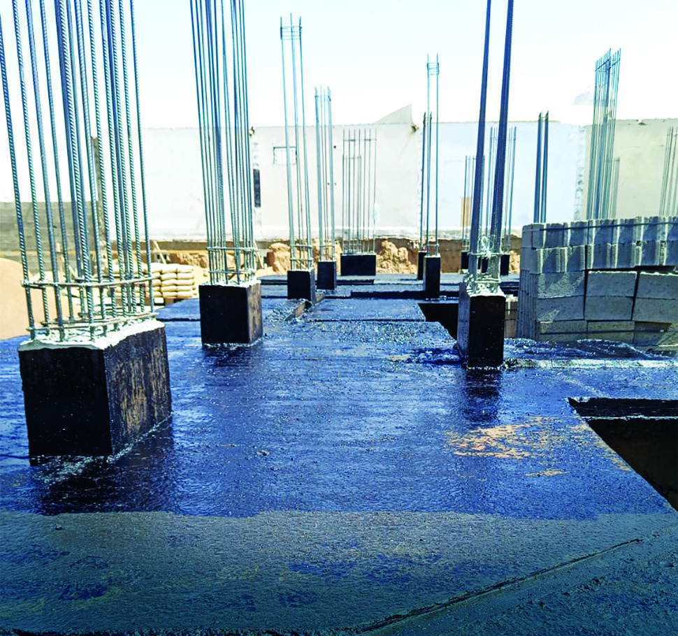 مهندسو مساحة يقومون بعمليات الرفع