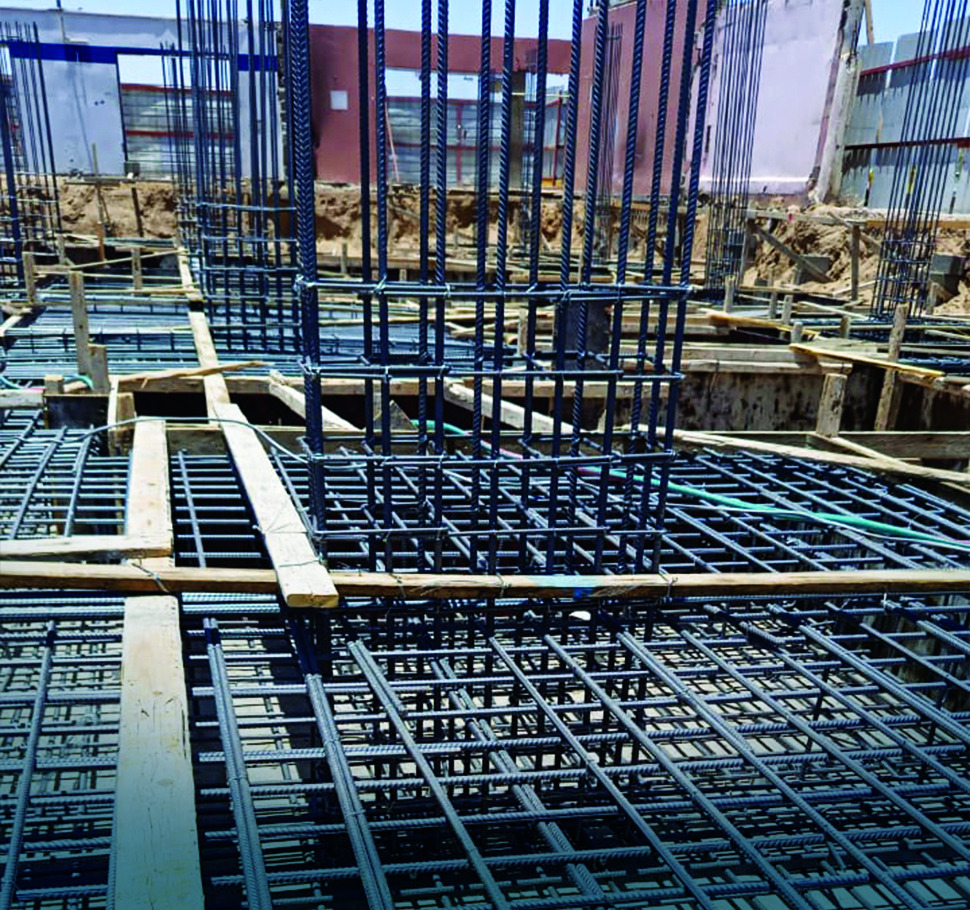 مهندسو مساحة يقومون بعمليات الرفع