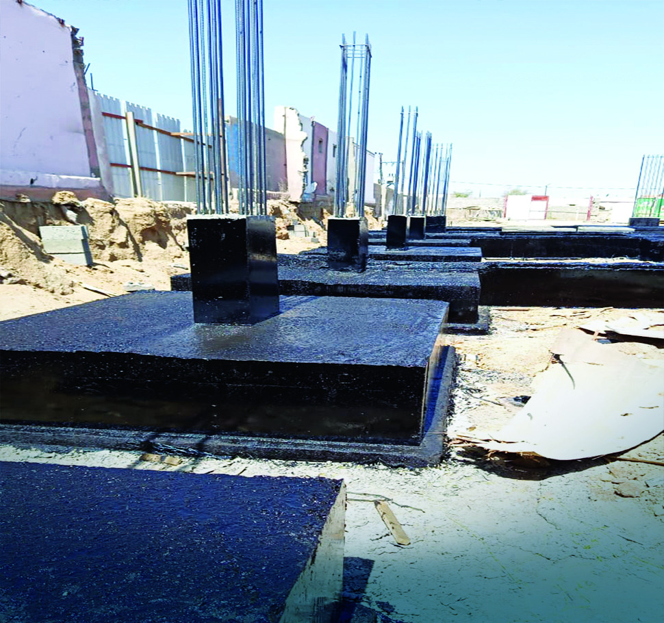 مهندسو مساحة يقومون بعمليات الرفع